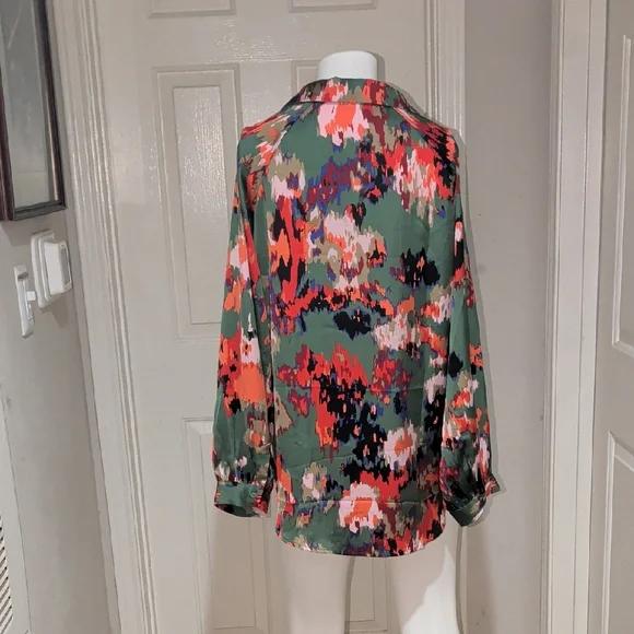 Vibrant Abstract Women's Blouse XL - Picture 8 of 8
